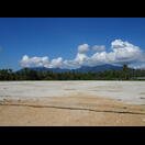 Über den Höhenzug verläuft die Grenze zwischen Myanmar und dem hier nur etwa 13&nbsp;km breiten Thailand